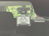 【ドライブレコーダー】ドライブレコーダー装備!走行中はもちろん、あおり運転や事故に遭遇した際、映像で記録し、万一のリスクに備えます。※記録用SDカードはお客様ご自身でご準備いただく必要があります。