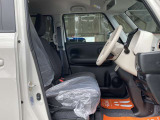 運転席は広々としており快適にすごせます