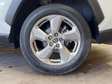 【純正18インチアルミホイール】外観にマッチした純正アルミホイールを装着しております。各種社外アルミホイールや、スタッドレスタイヤも取扱いしております。是非ご相談ください♪
