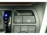 【電動パーキングブレーキ】オートモードのときは、シフトレバーの操作に応じてパーキングブレーキが自動で作動♪