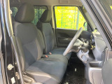 運転席シート廻りは使用感も少なく、良好な状態となっています。前オーナー様が丁寧に使っていたことがよくわかりますね。