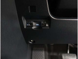 窓を開けずに料金所を通過できる今やもう必需品のETC!インパネにスッキリ装着したビルトインタイプです♪ETCカードの入れ忘れ・抜き忘れを音声やアラームで教えてくれるので、入れ忘れ・抜き忘れを防げます♪