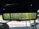 【デジタルインナーミラー】後席の大きな荷物や同乗者で後方が確認しづらい時でも安心!カメラが撮影した車両後方の映像をルームミラー内に表示。クリアな視界で状況の確認が可能です!