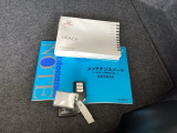メンテナンスノート【整備記録簿】、取説も揃っています。スマートキーはバッグなどにしまったままボタン操作でエンジンの始動・停止ができて大変便利です。