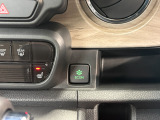 ご存知ECONスイッチを装備!エアコンとパワー出力を抑えてよりエコなドライブを可能にする魔法のスイッチです!