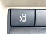 【パワースライドドア】スマートキーや運転席のスイッチでスライドドアの開閉が可能♪電動だから力を入れてドアを開ける必要が無く、小さいお子様でも、重い荷物を持っている時もラクに開け閉めできます♪