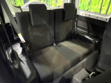 後部座席も気になるようなキズ・汚れやへたり等、大きなダメージはなく、良好な状態です。