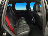 ●後部座席も気になるようなキズ・汚れやへたり等、大きなダメージはなく、良好な状態です。