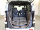 リアシートを倒すと、ラゲッジスペースを広くお使いいただけます!