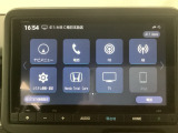 ドライブの必需品。見やすい・使いやすいHonda純正のメモリーナビを搭載。Bluetooth機能もついているのでお持ちのスマートフォンと連携させて、さらに便利に利用が可能です。