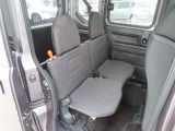 ※後部座席は簡易的なベンチシートが装備されています。