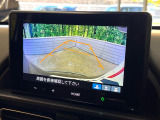 【バックカメラ】駐車時に後方がリアルタイム映像で確認できます。大型商業施設や立体駐車場での駐車時や、夜間のバック時に大活躍!運転スキルに関わらず、今や必須となった装備のひとつです!