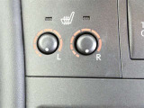 運転席と助手席には寒い時にうれしいシートヒーターが装備されてます。