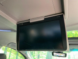 【フリップダウンモニター】大画面モニターで後席でもエンタメをお楽しみいただけます。小さなお子様にも大人気の装備です♪