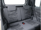 【リヤシート】後席もゆったり快適な空間でドライブを楽しめます。