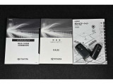 保証書・記録簿・取扱説明書と揃っております。キーの電池は新品にお取替えしてから納車させていただきますので安心してお乗りください。