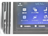 Apple CarPlayに対応しスマートフォンにインストールされているアプリを大画面に表示して使用できます。