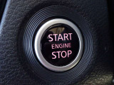 【プッシュスタート】キーが車内にあれば、エンジンの始動・停止はブレーキを踏んでスイッチを押すだけ!キーを取り出す手間を省き、ワンプッシュで操作するので簡単でスムーズ!