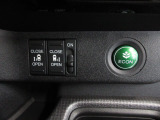 両側電動スライドドア。荷物で手が塞がる時など簡単にドアの開閉が出来ます。何より力いらずで開閉OK。女性やお年寄りにも優しい。電動機能はOFFにもできますから元気なお子様の駆け出しも安心。