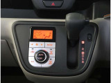 【オートエアコン】1年中快適な室内を提供!車内温度を設定すると、風量を自動で調節してくれます
