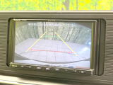 【バックカメラ】駐車時に後方がリアルタイム映像で確認できます。大型商業施設や立体駐車場での駐車時や、夜間のバック時に大活躍!運転スキルに関わらず、今や必須となった装備のひとつです!
