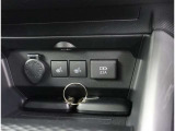 前席用の充電ポート付き!運転席、助手席はシートヒーター付きで冬も暖かです♪