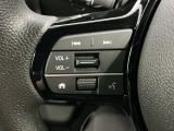 ステアリングにオーディオ操作スイッチが付いています。オーディオ画面に直接タッチしなくても操作が出来ますので、運転に集中できます。