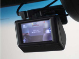 ◆ドライブレコーダー◆映像・音声などを記録する自動車用の装置です。 もしもの事故の際の記録はもちろん、旅行の際の思い出としてドライブの映像を楽しむことができます。