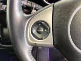 ステアリングにオーディオ操作スイッチが付いています。オーディオ画面に直接タッチしなくても操作が出来ますので、運転に集中できます。