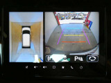 ギアを『R』に入れるとナビ画面に、まるで雲の上から覗いているような映像が映り、駐車をサポートしてくれます。