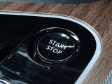 【プッシュスタート】キーが車内にあれば、エンジンの始動・停止はブレーキを踏んでスイッチを押すだけ!キーを取り出す手間を省き、ワンプッシュで操作するので簡単でスムーズ!