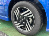 純正アルミホイール付!このお車にぴったりなホイールが付いてます◎