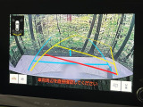 【バックカメラ】駐車時に後方がリアルタイム映像で確認できます。大型商業施設や立体駐車場での駐車時や、夜間のバック時に大活躍!運転スキルに関わらず、今や必須となった装備のひとつです!