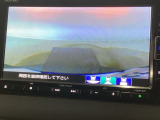 【バックカメラ】運転が苦手な方も車庫入れラクラクです!ギアをリバースに入れれば自動的に切り換わりますので、面倒な操作は不要です♪狭い駐車場もお車を傷つけず安心ですね!