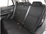 長時間の運転も疲れにくいフロントシート!体をしっかり支えてくれて運転がしやすい形状です!!後部座席もゆったり座れて足元のスペースも広々!ドライブの際は全員が窮屈な思いをせずにお楽しみいただけます!