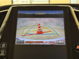 バックガイドモニター付きです。車の後方に小型カメラが付いており、バックする際の後方の様子をモニター上に表示します。