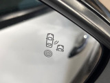 ●ブラインドアシストセンサー:視角からの車を感知し、ドライバーが車線変更を行う際に、警告音と共に注意を促してくれる安全支援機能です!