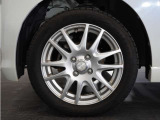 アルミホイール装着車です!これで足元まわりもおしゃれにきまります!