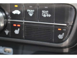 運転席・助手席に2段階の温度調整があるシートヒーターを装備。寒い朝、車に乗り込んですぐにシートヒーターをオン!温かさが広がり、冷たい朝も快適に始まります♪
