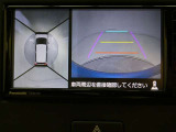 パノラミックビューモニター付きです。車両を上から見たような映像をディスプレイオーディオ画面に表示。運転席からの目視だけでは見にくい、車両周辺の状況をリアルタイムでしっかり確認できます。
