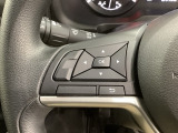 ステアリングにオーディオ操作スイッチが付いています。オーディオ画面に直接タッチしなくても操作が出来ますので、運転に集中できます。