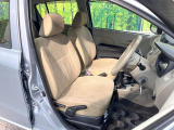 運転席シート廻りは使用感も少なく、良好な状態となっています。前オーナー様が丁寧に使っていたことがよくわかりますね。