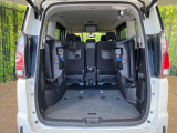 後席を格納すると、これだけの広さが!シーンに合わせたシートアレンジで、大きな荷物も積むことが出来ます♪