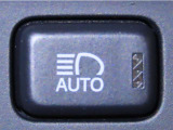 オートマチックハイビームを装備しております。