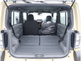 【トランクルーム】荷室の広さも十分です!シートアレンジでシートを畳めば長い荷物だって積めますね。シートアレンジの操作方法など、お気軽にご相談下さい。
