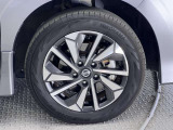 【純正アルミホイール】オシャレな純正アルミホイール付きですので見た目がカッコイイですよ♪