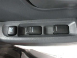 全席パワーウインドー付。運転席から操作できて便利です。