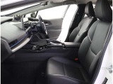 高いホールド性で運転姿勢が安定します。長距離ドライブでも疲れにくいのが魅力です。快適なドライビングライフをお送りください♪