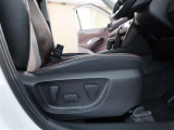 パワーシート搭載。微妙な調整が手軽にでき、ピッタリなポジションで運転することが可能です。