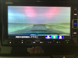 【バックカメラ】運転が苦手な方も車庫入れラクラクです!ギアをリバースに入れれば自動的に切り換わりますので、面倒な操作は不要です♪狭い駐車場もお車を傷つけず安心ですね!